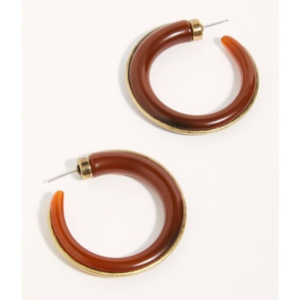 NEW Free People Line Up Resin Hoop Earrings brown with gold stripe